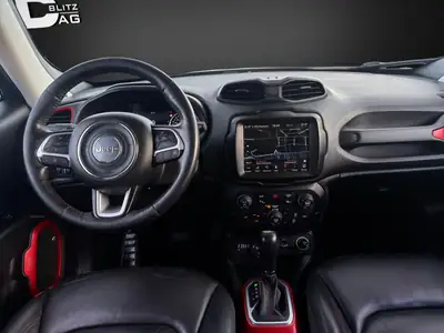 Jeep Renegade 2.0 MJ Trailhawk AWD — SUV compact aventurier, 170 ch et transmission 9 vitesses — Thumbnail 11