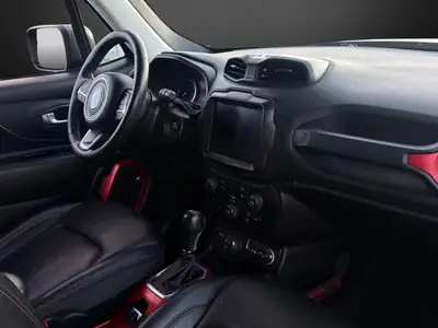 Jeep Renegade 2.0 MJ Trailhawk AWD — SUV compact aventurier, 170 ch et transmission 9 vitesses — Thumbnail 10