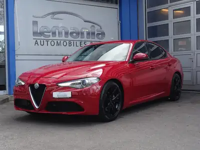 Alfa Romeo Giulia 2.0 Super Automatic — Berline sportive italienne, entretien suivi, sans sinistre — side view