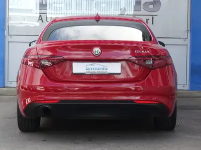 Alfa Romeo Giulia 2.0 Super Automatic — Berline sportive italienne, entretien suivi, sans sinistre — detail
