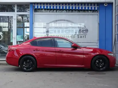 Alfa Romeo Giulia 2.0 Super Automatic — Berline sportive italienne, entretien suivi, sans sinistre — Thumbnail 8