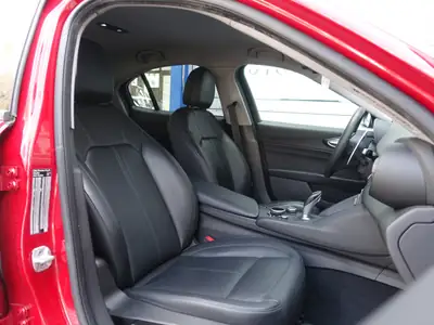 Alfa Romeo Giulia 2.0 Super Automatic — Berline sportive italienne, entretien suivi, sans sinistre — Thumbnail 10