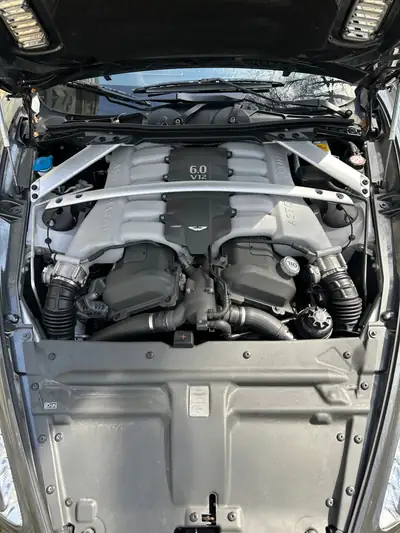Aston Martin Rapide 5.9 V12 Touchtronic — Grand tourisme 4 places, 476 ch, sans accident — vista posteriore