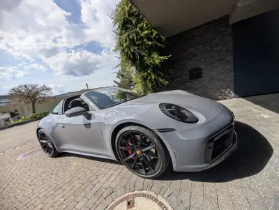 Porsche 911 Targa 4S PDK — Cabriolet iconique, 450 ch et toit panoramique rétractable — vue extérieure