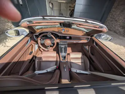 Porsche 911 Targa 4S PDK — Cabriolet iconique, 450 ch et toit panoramique rétractable — Miniature 8