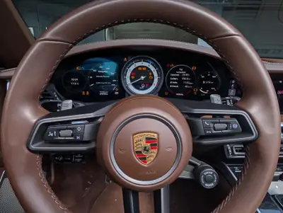 Porsche 911 Targa 4S PDK — Cabriolet iconique, 450 ch et toit panoramique rétractable — Miniature 9