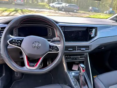 VW Polo 2.0 TSI GTI DSG — Performance sportive et équipements premium pour petit budget — tableau de bord