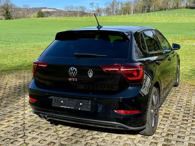 VW Polo 2.0 TSI GTI DSG — Performance sportive et équipements premium pour petit budget — Miniature 9