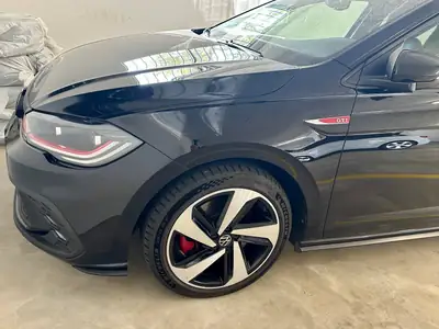 VW Polo 2.0 TSI GTI DSG — Performance sportive et équipements premium pour petit budget — Miniature 12