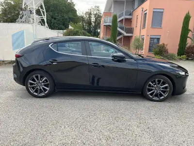 Mazda 3 Hatchback SKYACTIV-G M Hybrid 150 — Compacte hybride légère, 68 000 km seulement — rear view