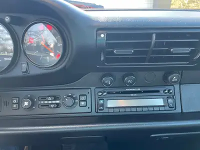 Porsche 911 993 Carrera Cabriolet — Chef-d'œuvre des années 90, kilométrage préservé — Thumbnail 11