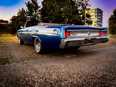 Buick Skylark 1965 — Cabriolet américain légendaire, moteur V8 puissant — Heckansicht