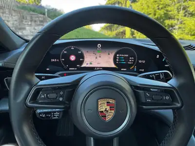 Porsche Taycan 4S — Berline électrique sportive, 59'000 km seulement — Innenraum