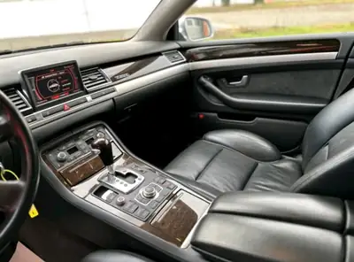 Audi A8 6.0 W12 Tiptronic — Berline de prestige, moteur mythique 450 ch — Detail