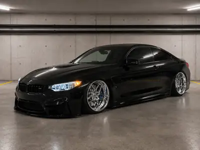BMW M4 Coupé Black Edition — 431 ch, Toit Carbone, Véhicule de Passionné — side view
