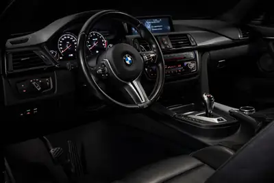 BMW M4 Coupé Black Edition — 431 ch, Toit Carbone, Véhicule de Passionné — Thumbnail 10
