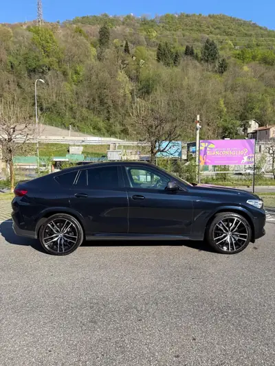 BMW X6 xDrive 30d M Sport — SUV coupé puissant, hybride 48V et entretien réduit — Seitenansicht
