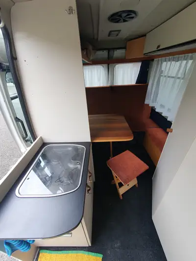 Peugeot Boxer 18Q 2.8 HDI — Utilitaire diesel robuste, 150 000 km, intérieur bleu — tableau de bord