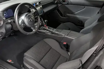 Toyota GR 86 2.4 Sport 2022 — L'ultime sportive manuelle, propulsion pure — Miniature 10