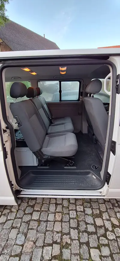 VW T5 Caravelle Trendline — Van aménagé diesel, moteur neuf décembre 2025 — intérieur