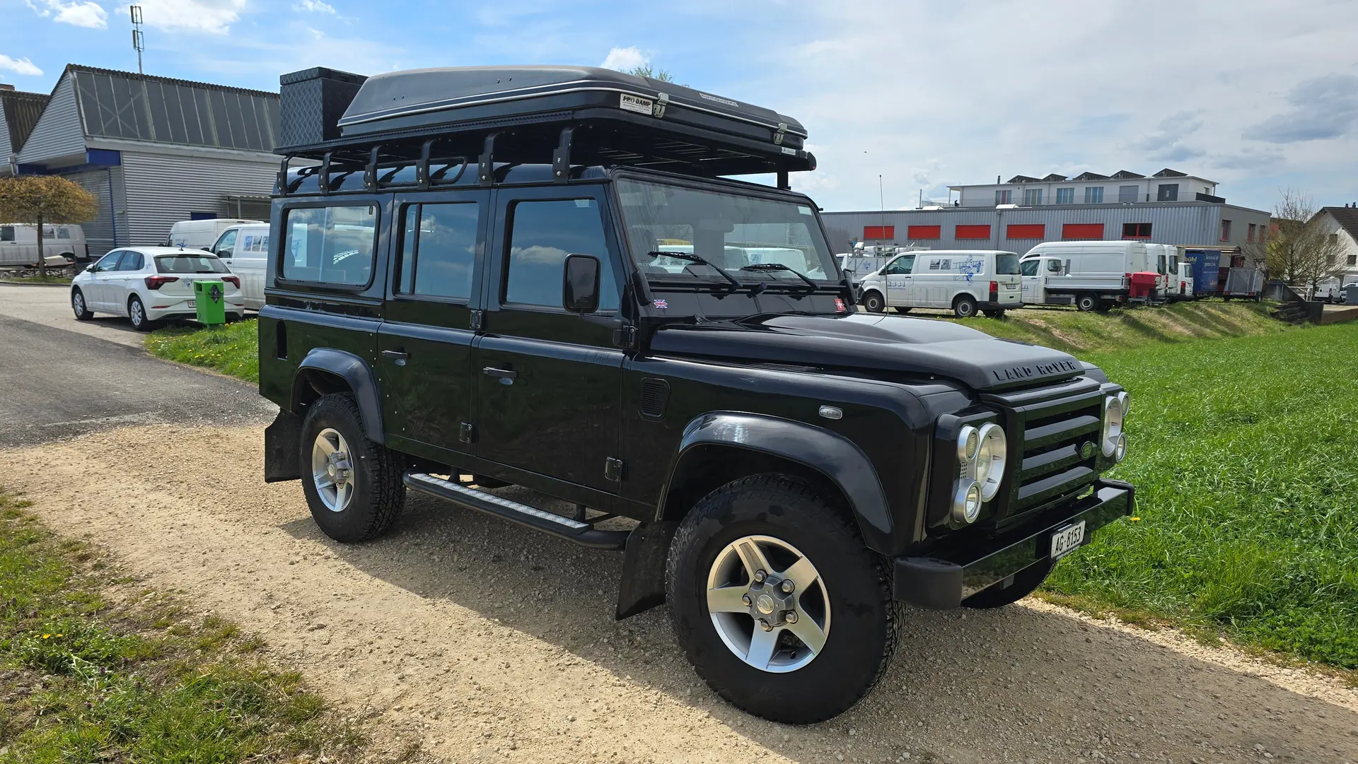 Land Rover Defender 110 SW — 4x4 Expedition Ready avec Équipement Camping Complet