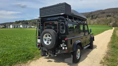 Land Rover Defender 110 SW — 4x4 Expedition Ready avec Équipement Camping Complet — dashboard