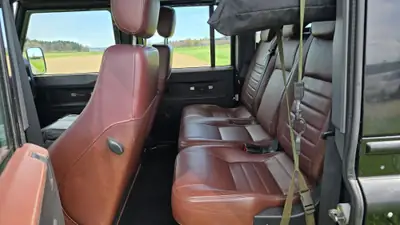 Land Rover Defender 110 SW — 4x4 Expedition Ready avec Équipement Camping Complet — Thumbnail 8