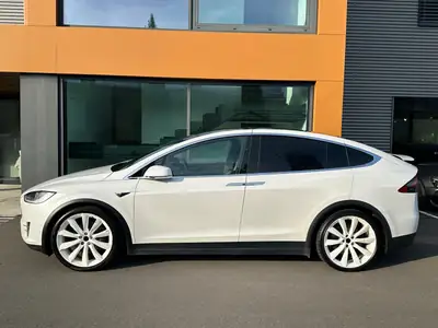 Tesla Model X 90 D — SUV électrique haute performance, 252'000 km — exterior view