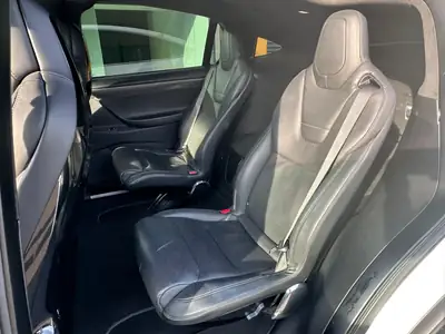 Tesla Model X 90 D — SUV électrique haute performance, 252'000 km — Thumbnail 8