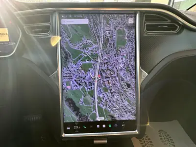 Tesla Model X 90 D — SUV électrique haute performance, 252'000 km — Thumbnail 12