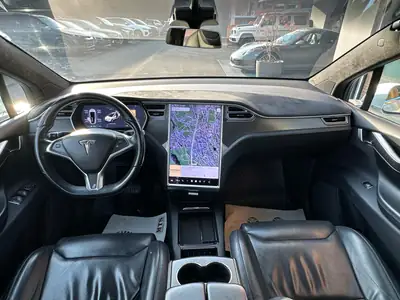 Tesla Model X 90 D — SUV électrique haute performance, 252'000 km — Thumbnail 10