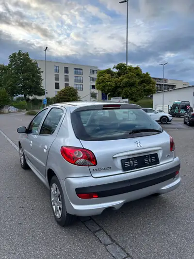 Peugeot 206+ 1.4 Trendy — Citadine fiable et économique, 141 000 km — vista posteriore