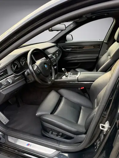 BMW 740d M Sport — Berline prestige diesel, entretien récent, 21 pouces — Thumbnail 9