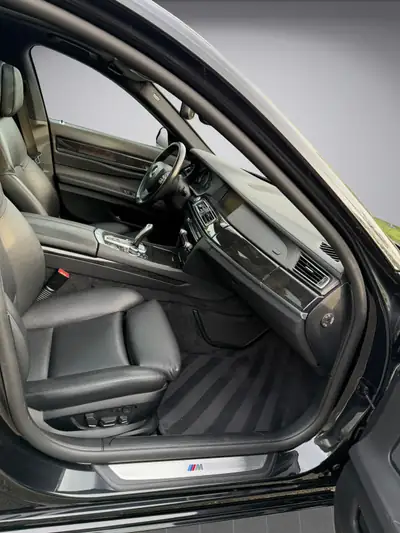 BMW 740d M Sport — Berline prestige diesel, entretien récent, 21 pouces — Thumbnail 12