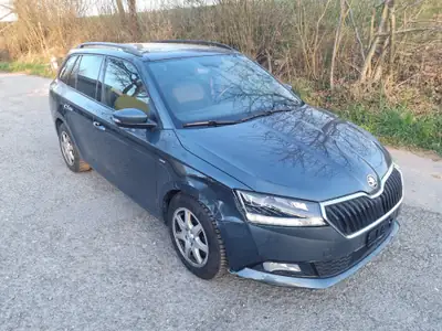 Skoda Fabia Combi 1.0 TSI Clever — Break économique, toit panoramique, 190 000 km — fianco