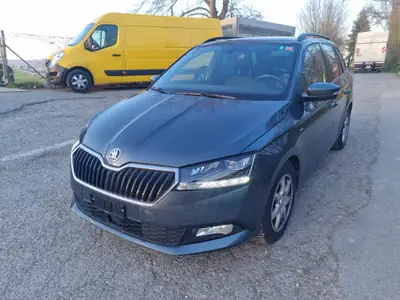 Skoda Fabia Combi 1.0 TSI Clever — Break économique, toit panoramique, 190 000 km — vista esterna