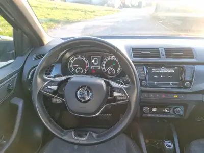 Skoda Fabia Combi 1.0 TSI Clever — Break économique, toit panoramique, 190 000 km — interni