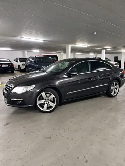 VW Passat CC 3.6 V6 FSI 4Motion — Coupé sportif, 300 ch et transmission intégrale — vista posteriore