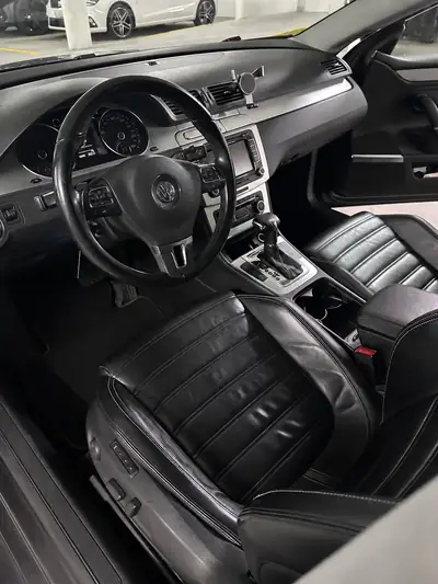 VW Passat CC 3.6 V6 FSI 4Motion — Coupé sportif, 300 ch et transmission intégrale — interni