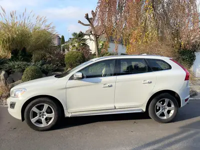 VOLVO XC60 D4 R-Design — SUV premium diesel AWD, 73 000 km, design scandinave — vista posteriore
