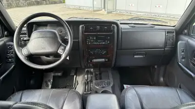 Jeep Cherokee 4.0 Limited Freedom — SUV robuste, moteur 185 ch, transmission automatique — cruscotto