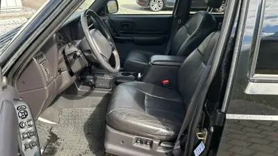 Jeep Cherokee 4.0 Limited Freedom — SUV robuste, moteur 185 ch, transmission automatique — dettaglio