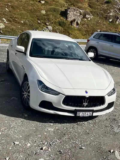 Maserati Ghibli S Q4 — Berline sportive italienne 411 ch, seulement 20'000 km — vista posteriore
