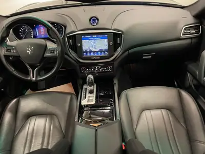 Maserati Ghibli S Q4 — Berline sportive italienne 411 ch, seulement 20'000 km — cruscotto