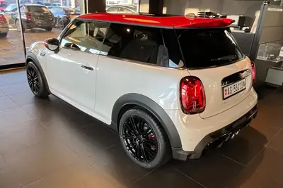 MINI Cooper John Cooper Works Steptronic 2024 — Sportivité et efficacité énergétique — côté