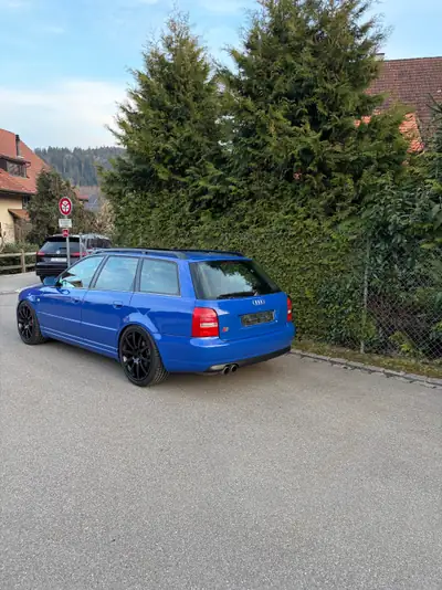 Audi S4 Avant quattro — Break sportif 265 ch, transmission manuelle, historique sans sinistre — côté