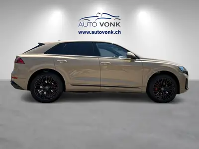 Audi Q8 50 TDI S-Line — SUV premium diesel avec direction intégrale et toit panoramique — cruscotto