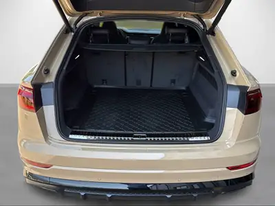 Audi Q8 50 TDI S-Line — SUV premium diesel avec direction intégrale et toit panoramique — Miniatura 10