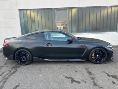 BMW M4 Coupé Competition M xDrive — 530 ch, design noir élégant, peu kilométré — rear view