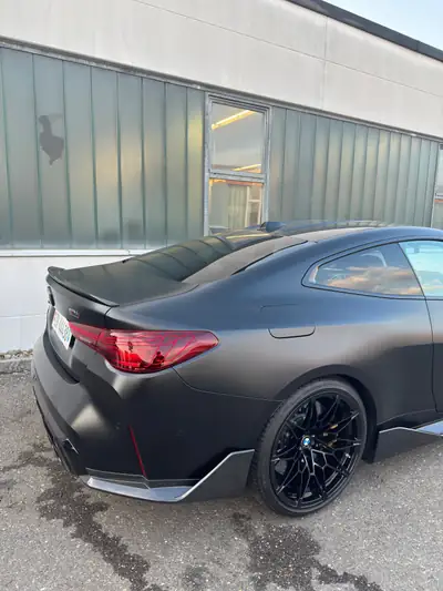 BMW M4 Coupé Competition M xDrive — 530 ch, design noir élégant, peu kilométré — interior